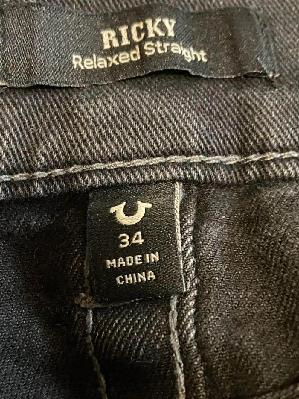 True Religion Men's Black Relaxed Fit  Straight Jeans with Flap Pockets Size 34